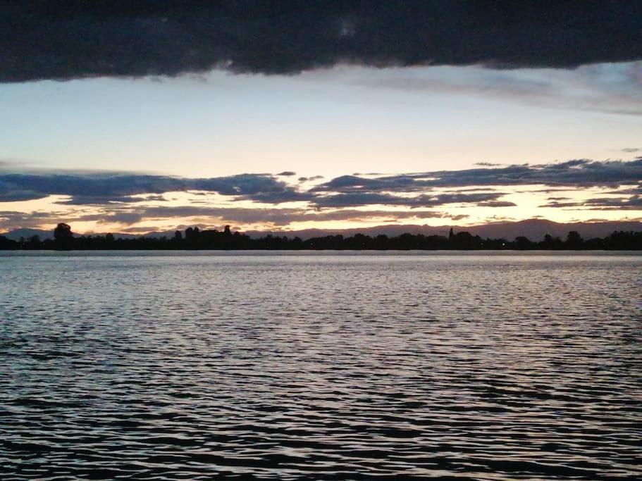 Orizzonte Marino Giallo Angolo Solare Verso La Laguna Cavallino-Treporti Exterior foto